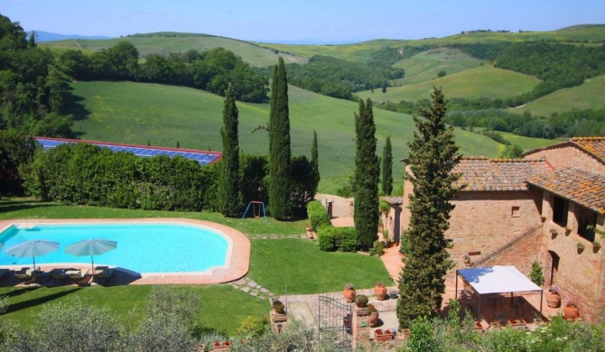 Luxurious Farmhouse in Montalcino with Pool