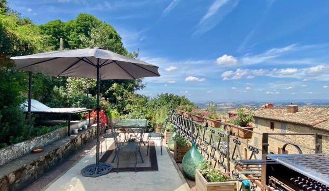 Panoramic Nest In Montalcino