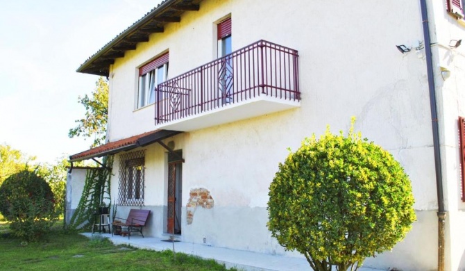 Holiday home in Asti with a hill view from the garden