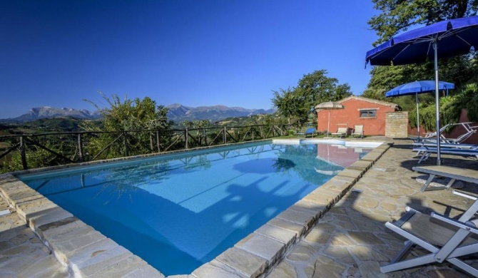 Beautiful studio in Monte San Martino surrounded by nature