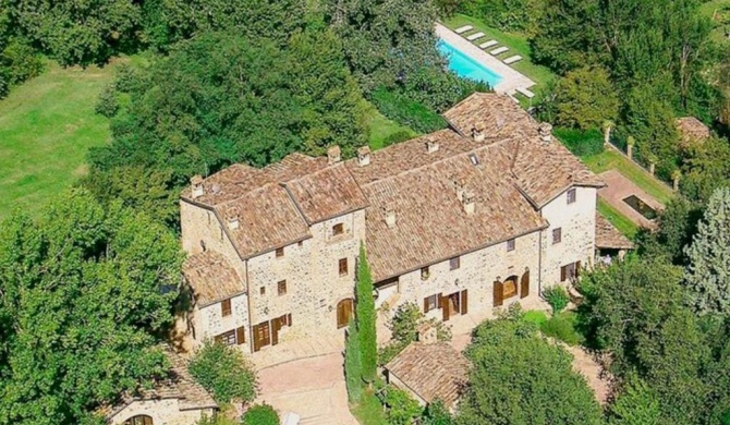 Elegant holiday home in Umbria in a delightful area