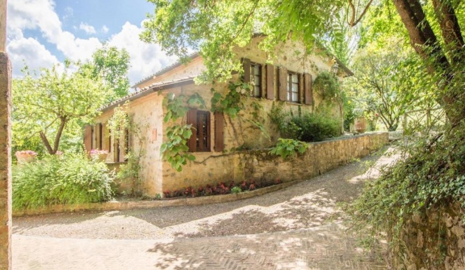 Unique country house in an old hamlet between Umbria and Tuscany