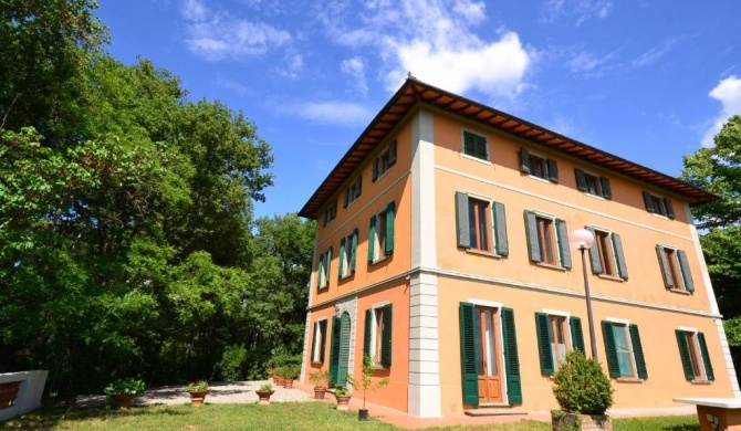 Lovely holiday home in Montefiridolfi with hill view