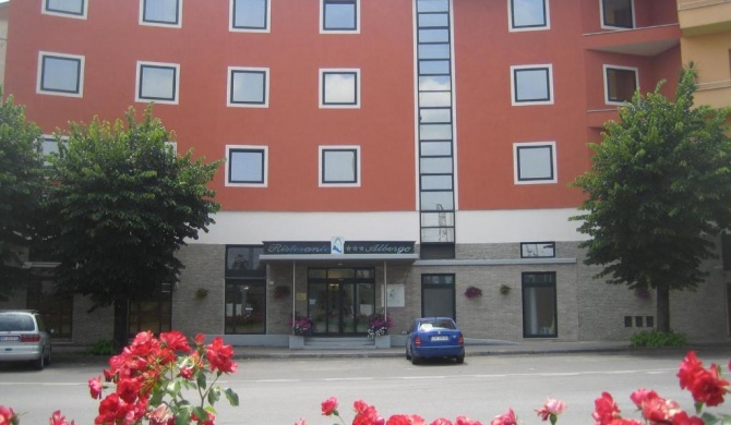 Hotel Alpi Del Mare