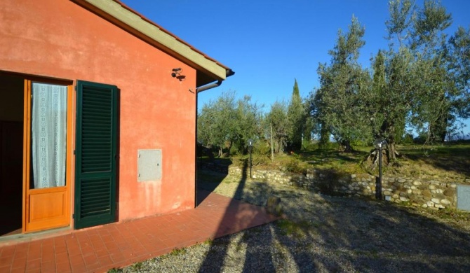 Semi detached house in traditional agriturismo with clear view of the Chianti