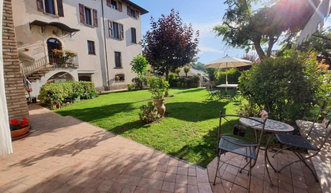 Le Quattro Stagioni B&B and Apartament