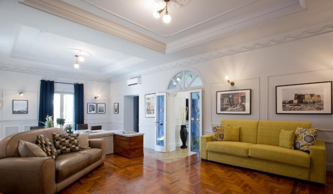 Stylish apartment in the center of Naples by Wonderful Italy