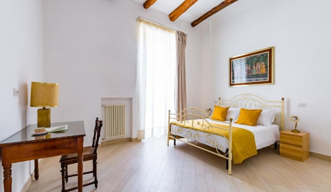 Apartment with balcony in Palazzo Diaz by Wonderful Italy