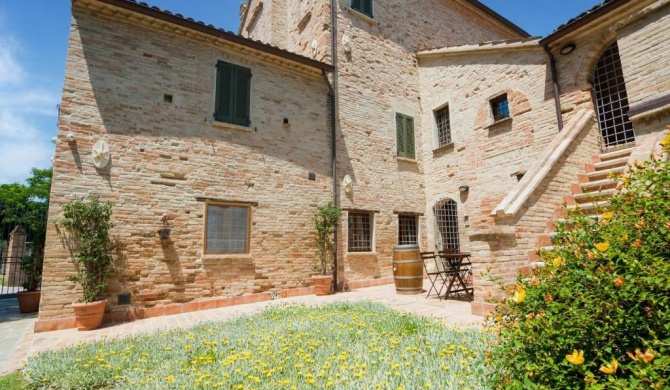 Apartment in Mombaroccio with Garden near the City Center